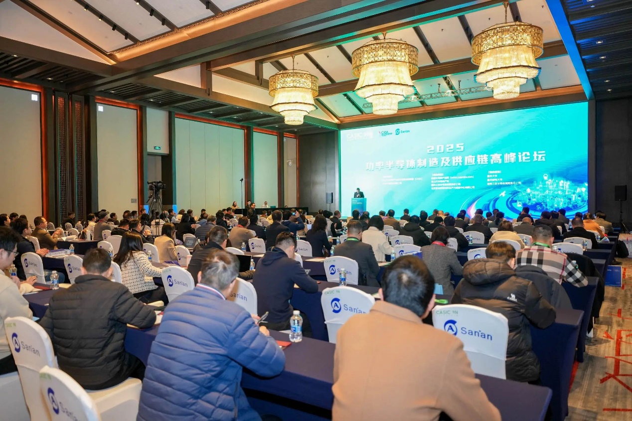 餐廳里的人們

AI 生成的內(nèi)容可能不正確。